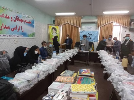 به مناسبت هفته بسیج، 160 بسته آموزشی در شهر زیدون توزیع شد